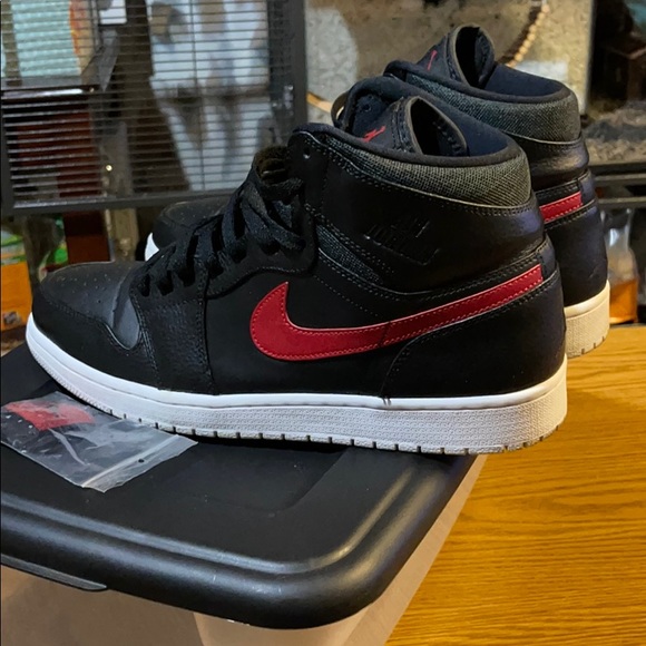 Air Jordan 1 Retro High - Picture 3 of 8